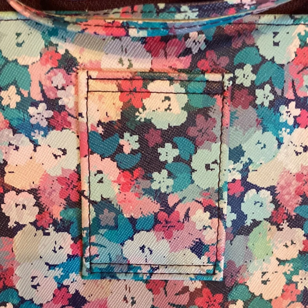 Blue floral print crossbody bag. Wrist and crossbody straps included - Picture 3 of 5
